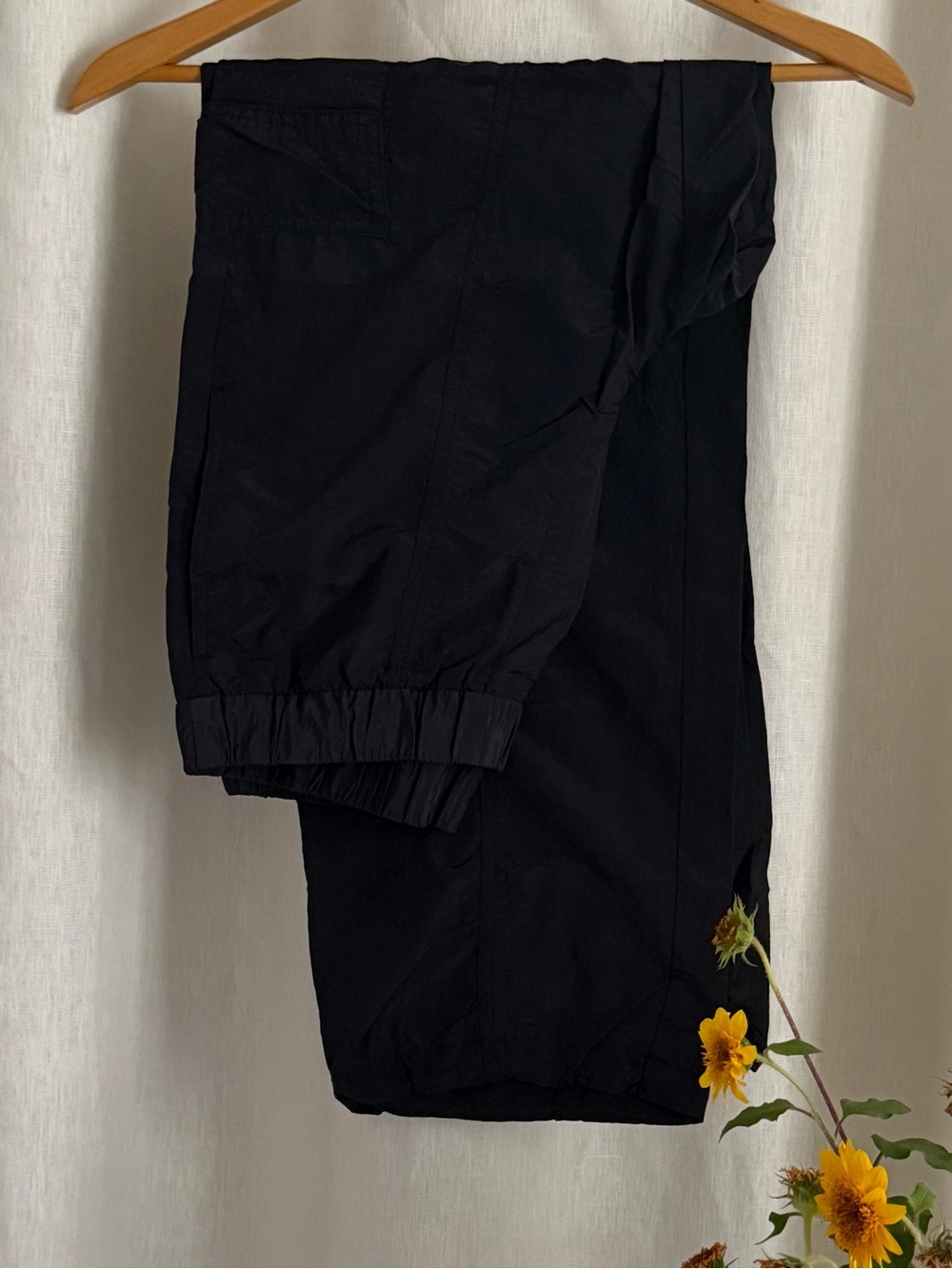 GapFit Parachute Cargo Pants S Small Black Nylon Bungee Hem Utility Gorpcore
